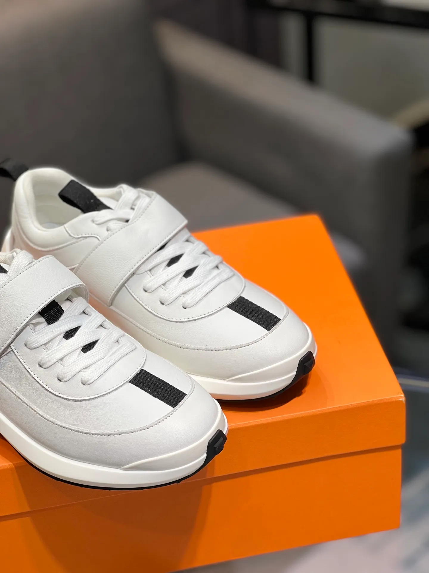 Men's shoes 💰600 Actual photos 🎬 [Hermès] Couple style, official website synchronization Counter quality French Paris catwalk style Simple and classic Imported original fabric Original 1:1 outsole! The highest version on the market! Size: Female 35-41. Male 39-45 (female 41, male 45 customized)